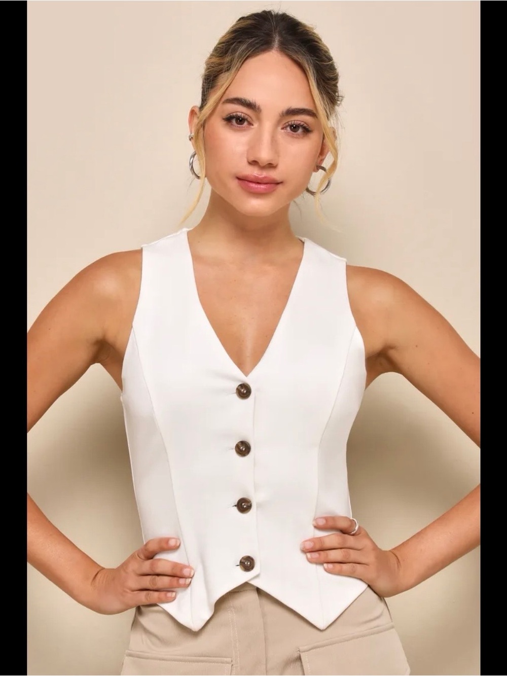 Lulu's Cream Sleeveless V-Neck Button-Front Top